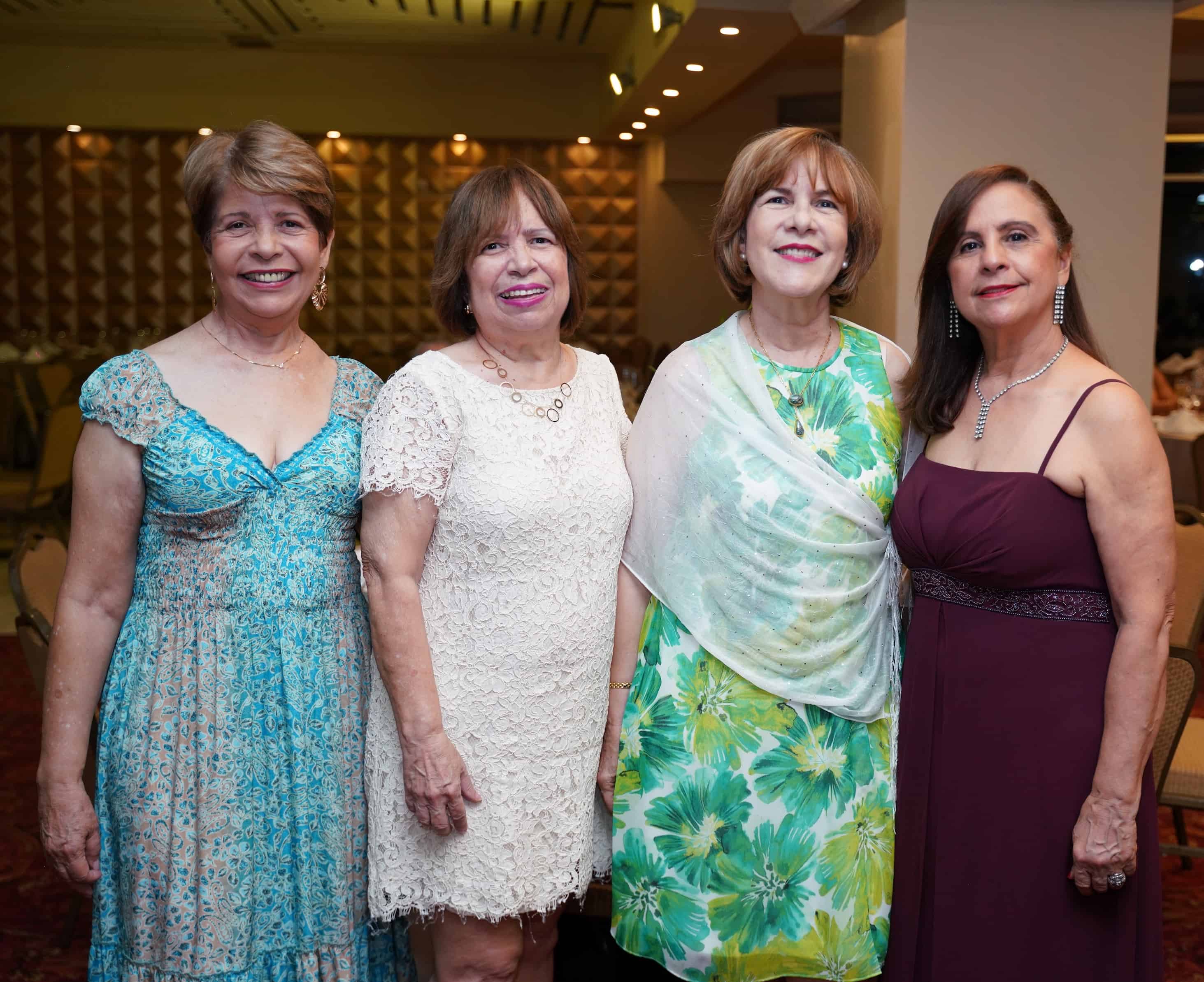 Penélope Frías, Esmirna Frías, Lesbia Frías y Lisete Frías.