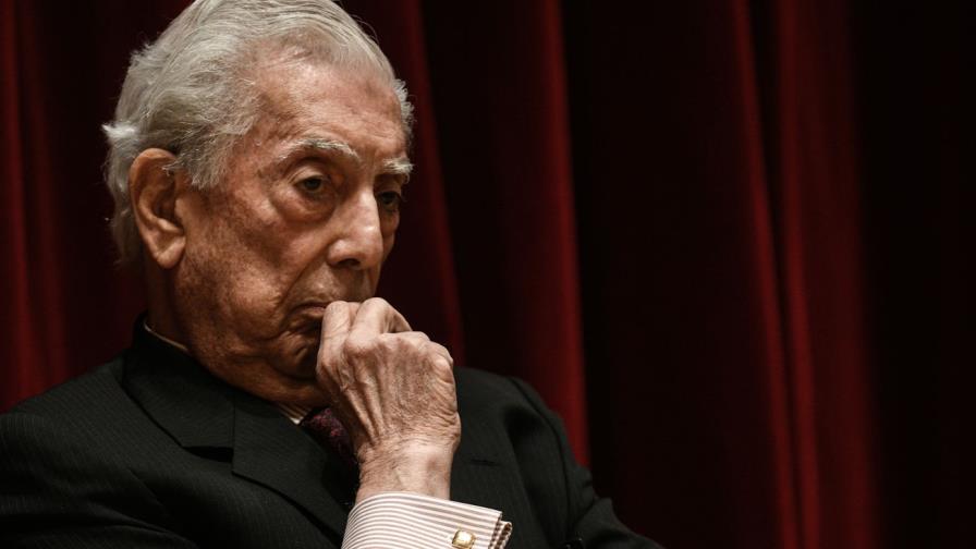 Mario Vargas Llosa es hospitalizado por segunda vez por COVID-19