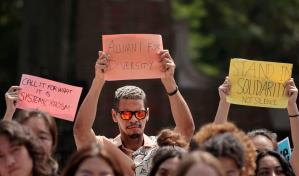Grupos latinos denuncian a Harvard por dar preferencia a los hijos de antiguos alumnos