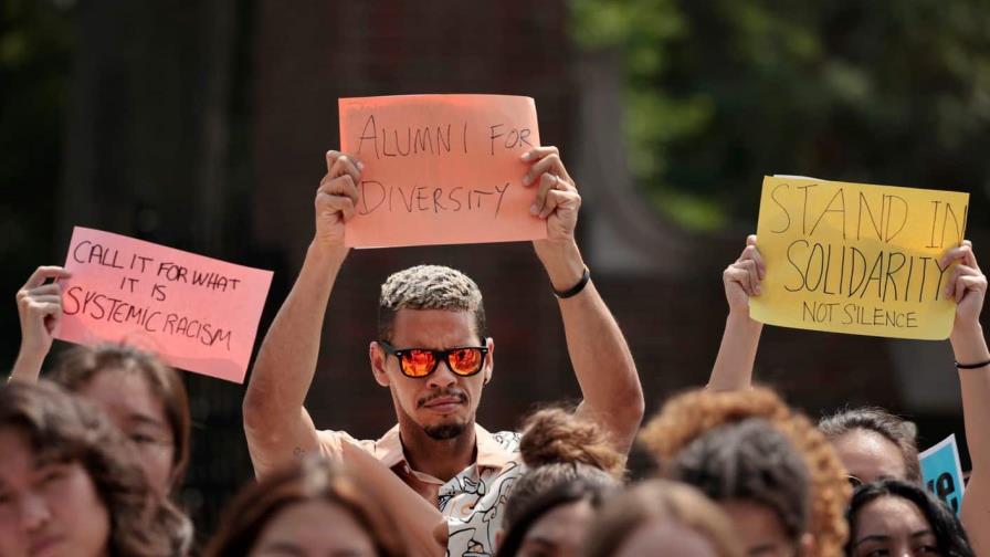Grupos latinos denuncian a Harvard por dar preferencia a los hijos de antiguos alumnos