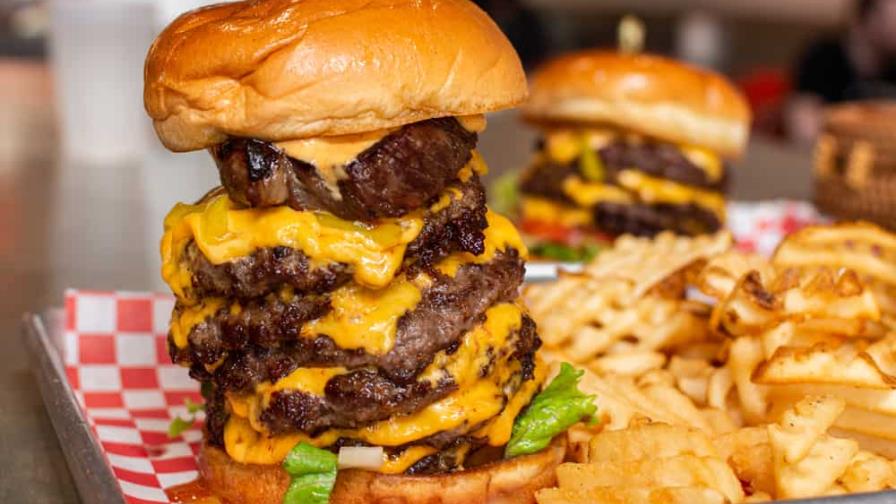 Se come 34 hamburguesas en 10 minutos para celebrar el Día de la Independencia de EE.UU.