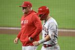 Mike Trout sale del partido de Angelinos con aparente lesión en la mano o muñeca
