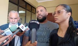Familia de Donally pide incluir en acusación a otros policías