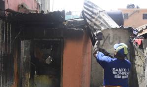 Autoridades construirán casa a afectados en incendio de Villas Agrícolas