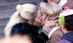 Lady Gaga y otros besos más famosos del cine