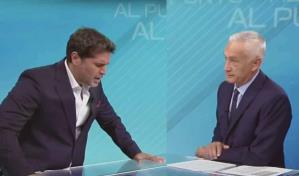 Eduardo Ver&aacute;stegui pausa su entrevista con Jorge Ramos para rezar por el periodista