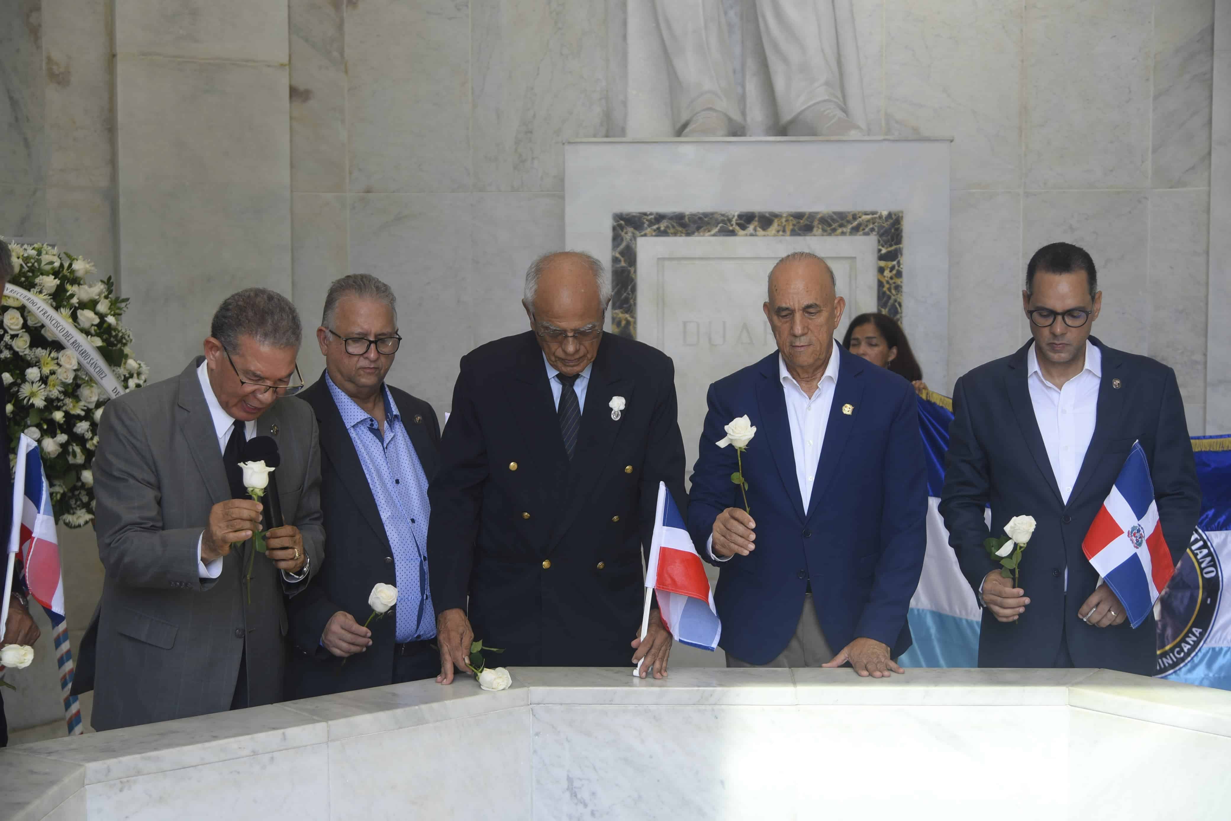 Ofrenda en el Altar de la Patria. 