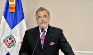 El Senado reconoce a Ricky Noboa por su destacada trayectoria en la crónica deportiva