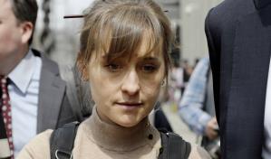 La actriz Allison Mack sale de prisión tras cumplir su condena por el caso del grupo NXIVM