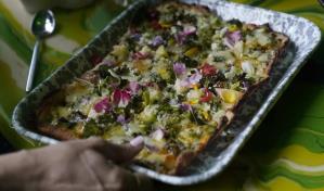 Un movimiento en EEUU convierte toneladas de restos de comida en pizza y helado