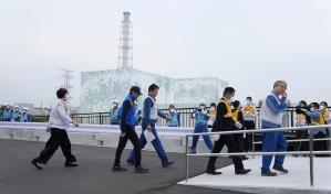 Japoneses se manifiestan contra el vertido de Fukushima tras visto bueno del OIEA