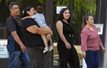 Familias de las víctimas confrontan al autor del tiroteo de Walmart en la corte de El Paso