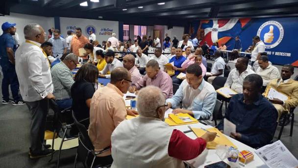 Diputados con cuentas pendientes en la justicia inscriben precandidaturas