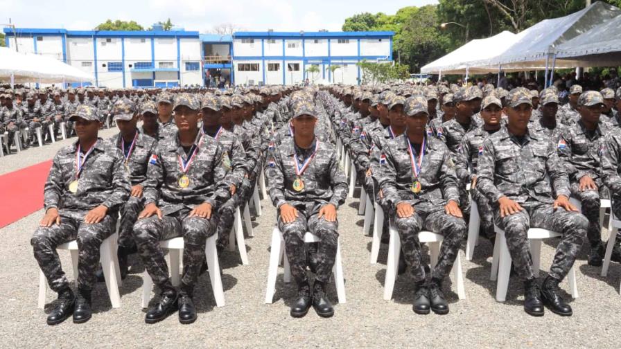 Policía gradúa los primeros rasos en agotar un año completo de formación