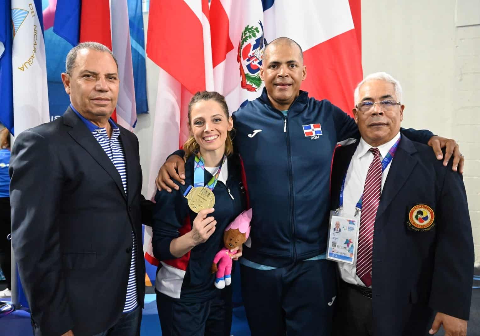 Garibaldy Bautista, presidente del Comité Olímpico Dominicano, María Dimitrova, Félix Sánchez y José Luis Ramírez, presidente de la Federación Dominicana de Karate.