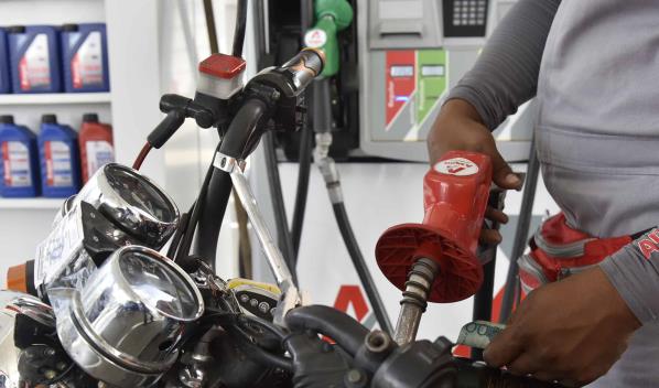 Gasolinas y gasoil acumulan alzas de hasta RD$45 por gal&oacute;n desde mediados de marzo