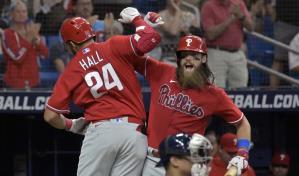 Filis completan la barrida al superar en la 11ma a los Rays