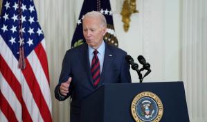 Biden dice que la decisión de mandar bombas de racimo a Ucrania fue difícil
