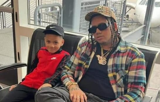 Gioser Luis Feliz y su padre en una foto que subida antes de abordar el avión rumbo a RD.