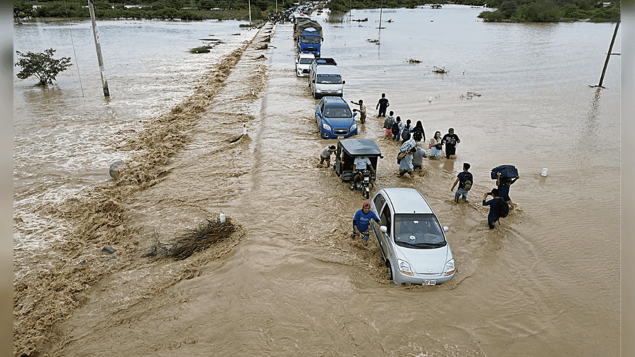 Perú declara emergencia en casi 800 municipios por El Niño Perú declara emergencia en casi 800 municipios por El Niño