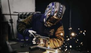 La creación de empleo se ralentiza en EE.UU. aunque la tasa de paro vuelve a bajar