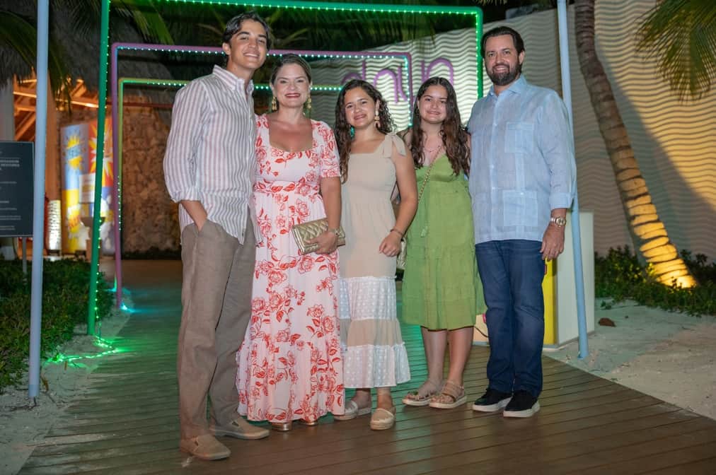 Lucas Salcedo, Ailenn De Salcedo, Hanna Salcedo, Sofía Salcedo y Gregory Salcedo.