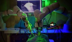 Ingenieros suizos desarrollan un robot que permite a los cirujanos operar con manos y pies