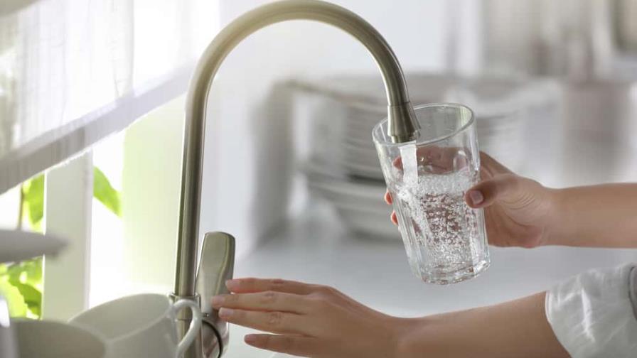 El 45 % del agua del grifo de EE.UU. está contaminada para siempre El 45 % del agua del grifo de EE.UU. está contaminada para siempre