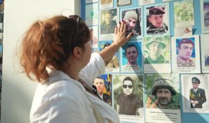 Las viudas de guerra ucranianas se apoyan mutuamente