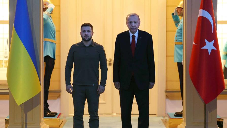 El presidente turco dice ante Zelenski que Ucrania “merece entrar en la OTAN”