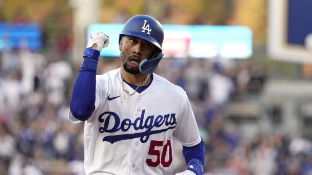Con 2 jonrones de Mookie Betts, Dodger se llevan el Freeway Series ante Angelinos