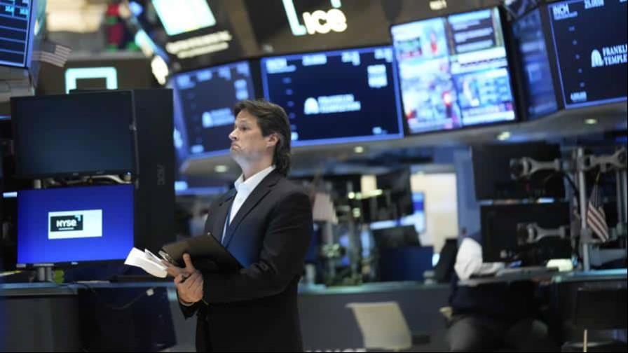 Wall Street acumula pérdidas semanales por temor a que la Fed reanude la subida de tipos