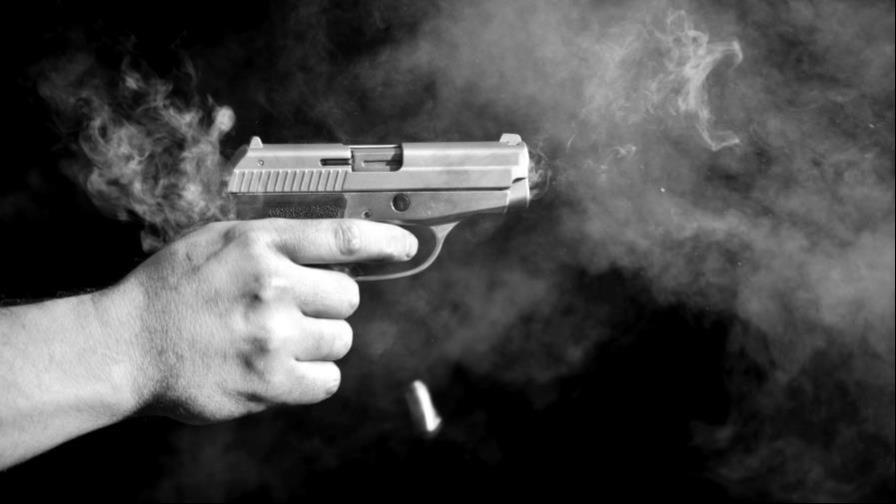 Hombre hiere de bala a su pareja y se suicida en San Pedro de Macorís