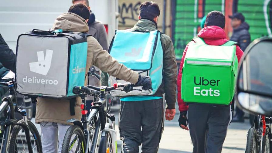 Aplicaciones de comida logran frenar de momento el salario mínimo de repartidores en NY