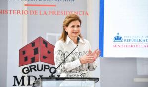 Gobierno entrega 120 viviendas de bajo costo en Baní