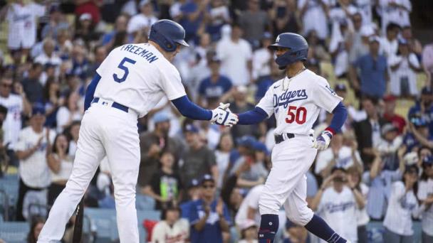 Betts batea su 10mo jonrón para iniciar un juego y Dodgers vence a Angelinos