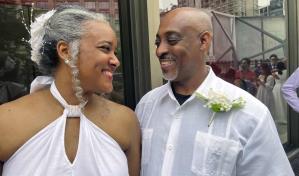 Unas 700 parejas asisten a boda multitudinaria en Nueva York