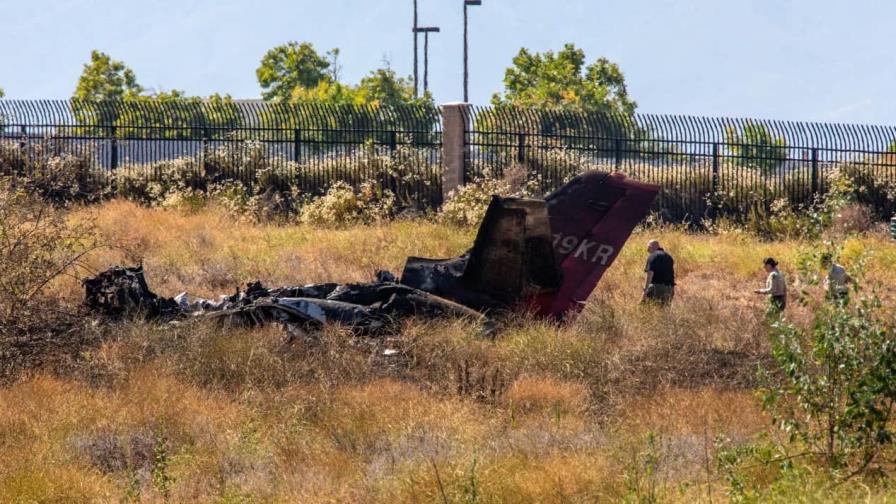 Identifican a las seis personas que murieron al estrellarse avioneta en California Identifican a las seis personas que murieron al estrellarse avioneta en California