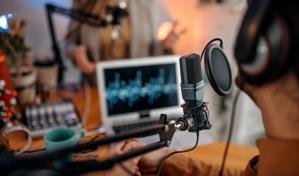 La desinformación llega a millones de estadounidenses a través de los pódcast