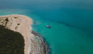 Rescatan a 23 personas tras encallar embarcación en un cayo al este de Puerto Rico