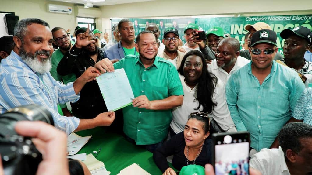 El alcalde Carlos Guzmán se busca postular a la Alcaldía de Santo Domingo Norte