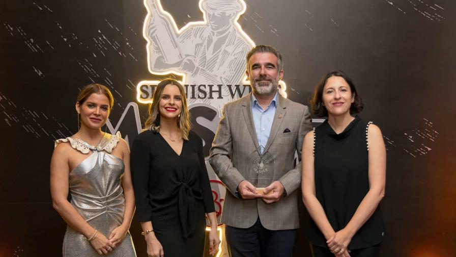 Bodegas Ramón Bilbao premia a Juan José Attías como ganador de Spanish Wine Master RD
