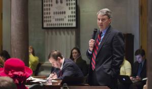 Fallece legislador estatal de Tennessee Roy Herron en accidente de jet ski