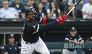 Eloy Jiménez fue ponchado sin estar en el home