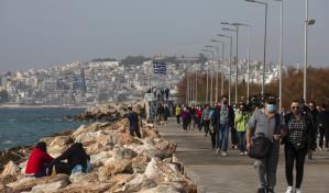 Más sombras y agua gratuita en Grecia para turistas por ola de calor
