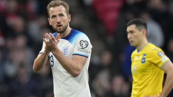 Kane hablará con el nuevo técnico del Tottenham, tras oferta del Bayern por el delantero