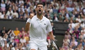 Djokovic gana primer partido de individuales en EEUU desde 2021