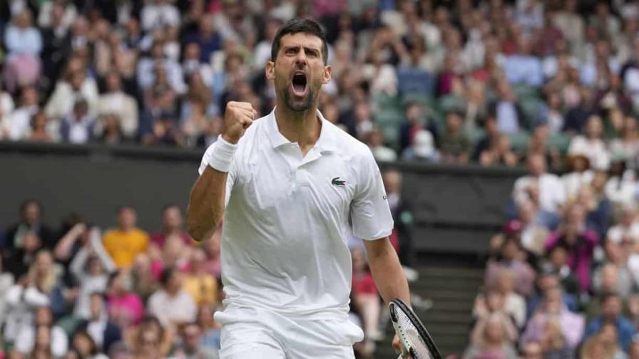 Djokovic gana primer partido de individuales en EEUU desde 2021