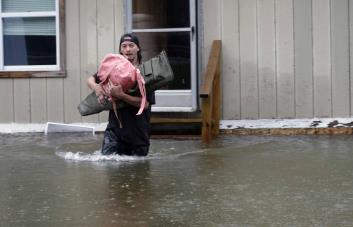Las lluvias se desplazan tras dejar inundaciones en Nueva York