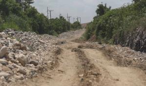 Todavía no concluyen trabajos de reconstrucción de carreteras de acceso a Duquesa